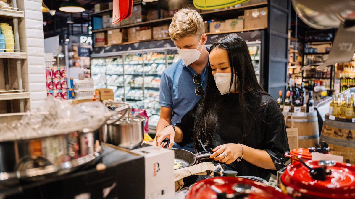 SupportSnoCo's tweet photo. With the support of families from across the county, the Support SnoCo campaign is helping bring the entire community together to support small businesses impacted by the pandemic. Learn how you can #SupportSnoCo https://t.co/XVG3c31j1M https://t.co/2Mm9ytBJPa