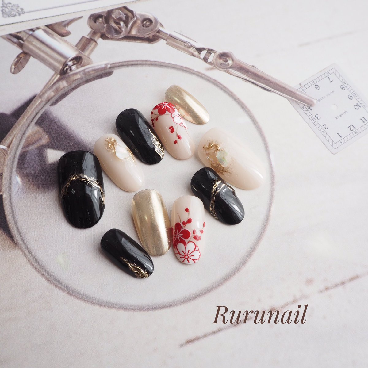 ট ইট র ネイルチップ通販rurunail 成人式ネイルチップ 梅のお花とシンプルミラーアートで かっこよく 今年も成人式ネイルチップ たーくさん作ったな 和柄は細かいラインが多いので 夜はメグリズム必須w 成人式 ネイルチップ