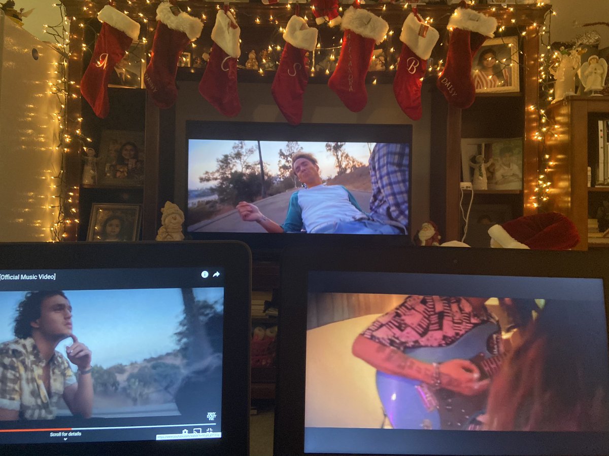 CVSKNJ's tweet image. yea so they aren’t synced anymore... 
#SLOWDOWNPARTY  #SLOWDOWNVIDEOPARTY

[ @whydontwemusic @whereiswdw @JonahMarais @corbynbesson @SeaveyDaniel @jackaverymusic @ImZachHerron ]