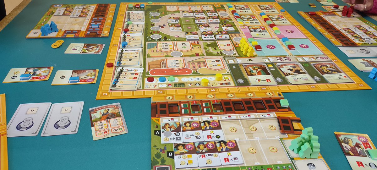 moonnoise's tweet photo. El #LuDomingo a estado bastante bien: por la mañana hemos probado por fin a más de 2 #AlmaMater y por la tarde hemos estrenado el juego de @llama_dice que teníamos pendiente #RayMaster y para acabar la tarde ese rompecabezas llamado #SPELL https://t.co/KmUjJPrAqJ