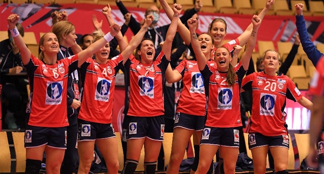 #ehfeuro2020 #handballispassion Avrupa Kadınlar Hentbol Şampiyonası'nda zafer Norveç'in (Özet) bit.ly/2KmgSCl