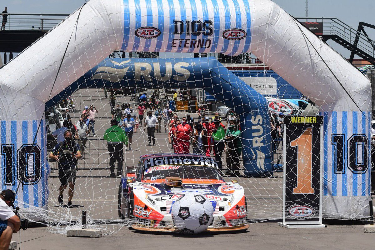CorseMemo's tweet photo. Somos campeones!!! Campeones 2020 de #TC 🏆🏁
.
Gracias @MWernerOK y a todos los integrantes del #Memo #Corse por esta gran temporada que nos permite festejar en nuestro primer año como equipo! 💪🏻
.
📸 @marceloranea 
.
#Memo #Corse #TC #Ford https://t.co/nMBHUNdGhw