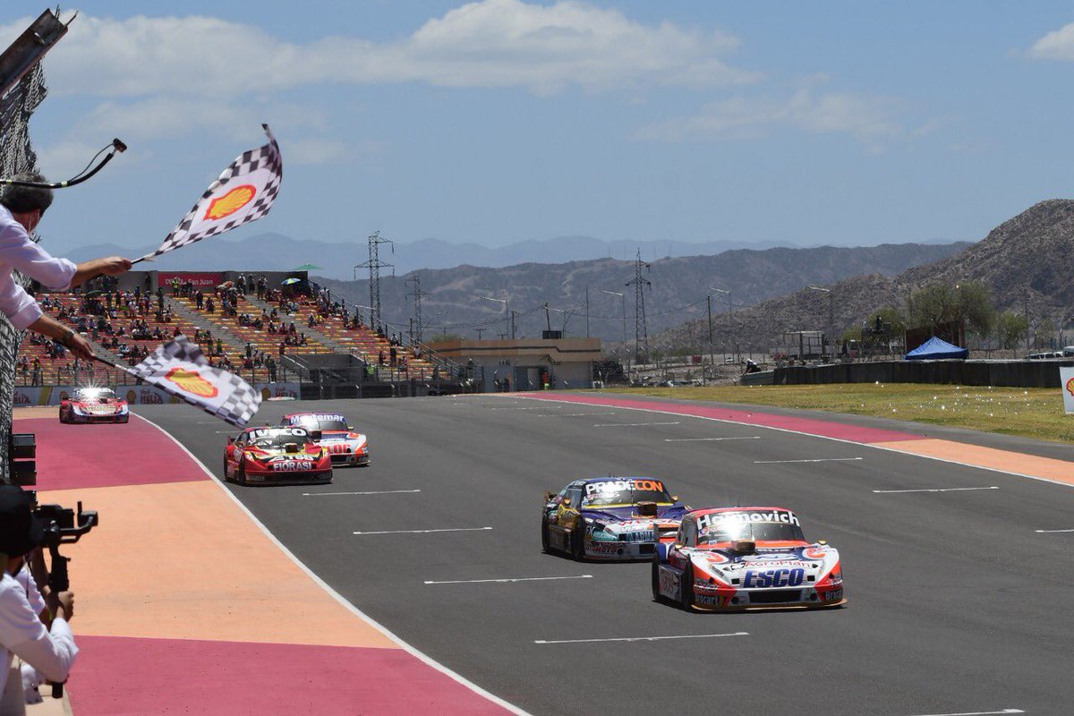 CorseMemo's tweet photo. Somos campeones!!! Campeones 2020 de #TC 🏆🏁
.
Gracias @MWernerOK y a todos los integrantes del #Memo #Corse por esta gran temporada que nos permite festejar en nuestro primer año como equipo! 💪🏻
.
📸 @marceloranea 
.
#Memo #Corse #TC #Ford https://t.co/nMBHUNdGhw