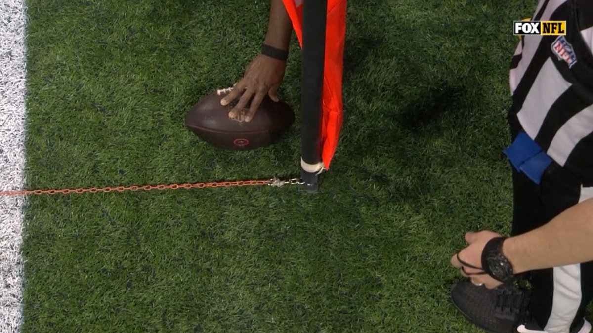 refs: "the ball is short!"

Commentators: "the ball is short!"

Matt Ryan: "the ball is short!"

Tom Brady: "... 😒😒..."

refs: "1st down Tampa Bay!"

Matt Ryan: "FML!"

#TBvsATL #ranNFL