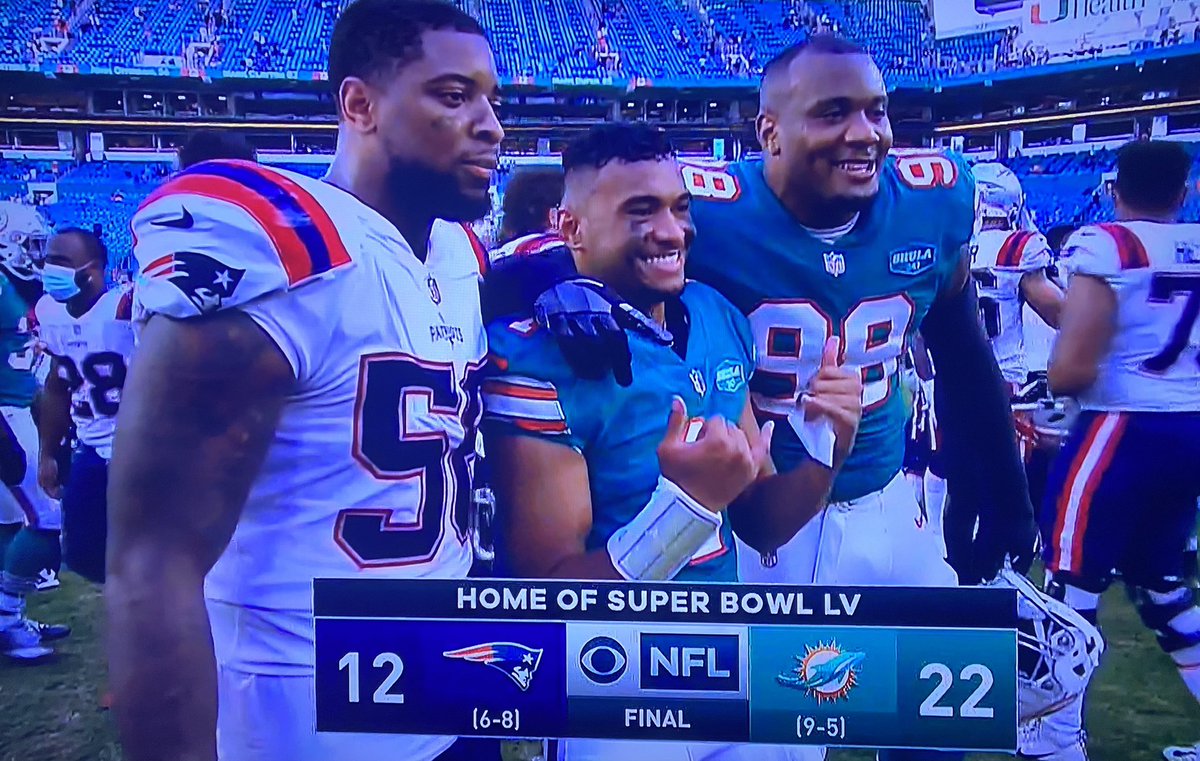 Anfernee Jennings, Tua Tagovailoa, Raekwon Davis repping Bama at the end of the Patriots-Dolphins game. #RollTide
