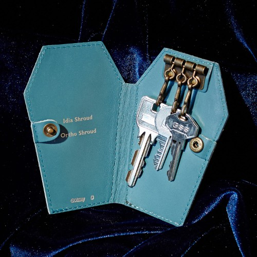 ツイステグッズ新作予約情報 ベルメゾンネットで予約受付中 ディズニー ツイステッドワンダーランド 本革キーケース T Co 1r58djpaya 本革の表や内側に箔押し カラーのプリントを施したこだわり仕様