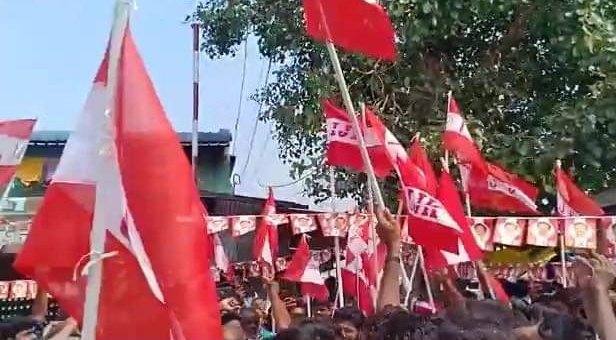 ilayavendhar's tweet photo. பெரம்பலூர் மாவட்டத்தில் பல்வேறு முக்கிய இடங்களில் நமது IJK கொடி சிறப்பாக ஏற்றப்பட்டது🇦🇹...

வாழ்த்துக்கள்!
#Ilayavendhar #PaarivendharMP #IJK https://t.co/c7rmP9Ycoo