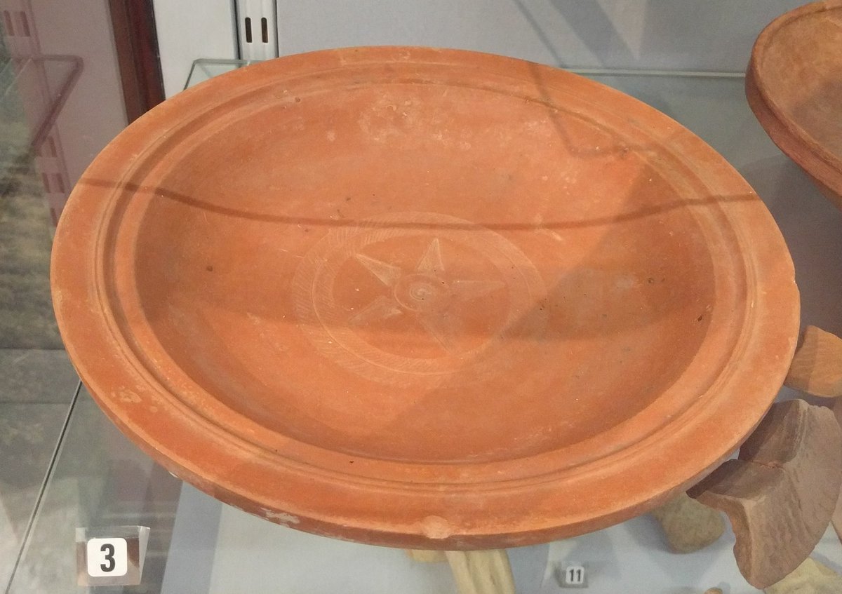 One further site in the Carbis/St Ives area where Mediterranean imports (sherds of African Red Slip Ware & an amphora) are said to be found is Hellesvean, St Ives (pic=5thC ARSW bowl on display in the Royal Cornwall Museum & non-imported pottery from Hellesvean & Gwithian)