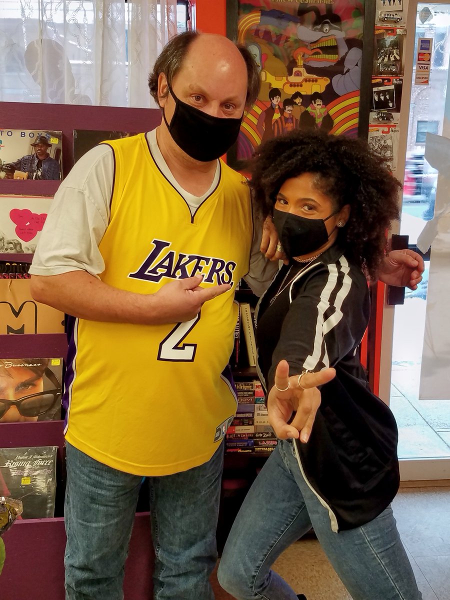 timghfan1986's tweet photo. so nice to see you again @MartiBelle at rip and run toys and collectibles thank you @damage365Radio for bringing her in https://t.co/U5akRixzhL