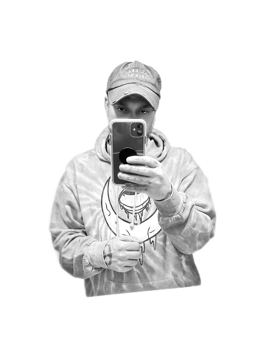 IsiickI's tweet photo. It’s my birthday 🥳 🎉 26 #birthday https://t.co/eys0WngcAc