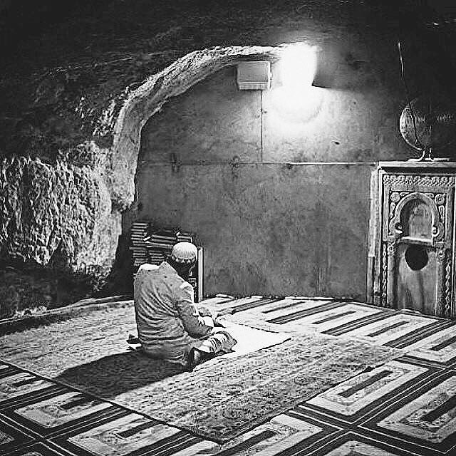Q3li9's tweet photo. ولا تقنط من الغفرانِ يومًا 
ولو كانت ذنوبك ملء وادي 
سيغفرها الذي قد قال حقًا
بنَصِّ كتابه : " نَبِّىء عِبَادِي " . https://t.co/0rE0GOHUzk