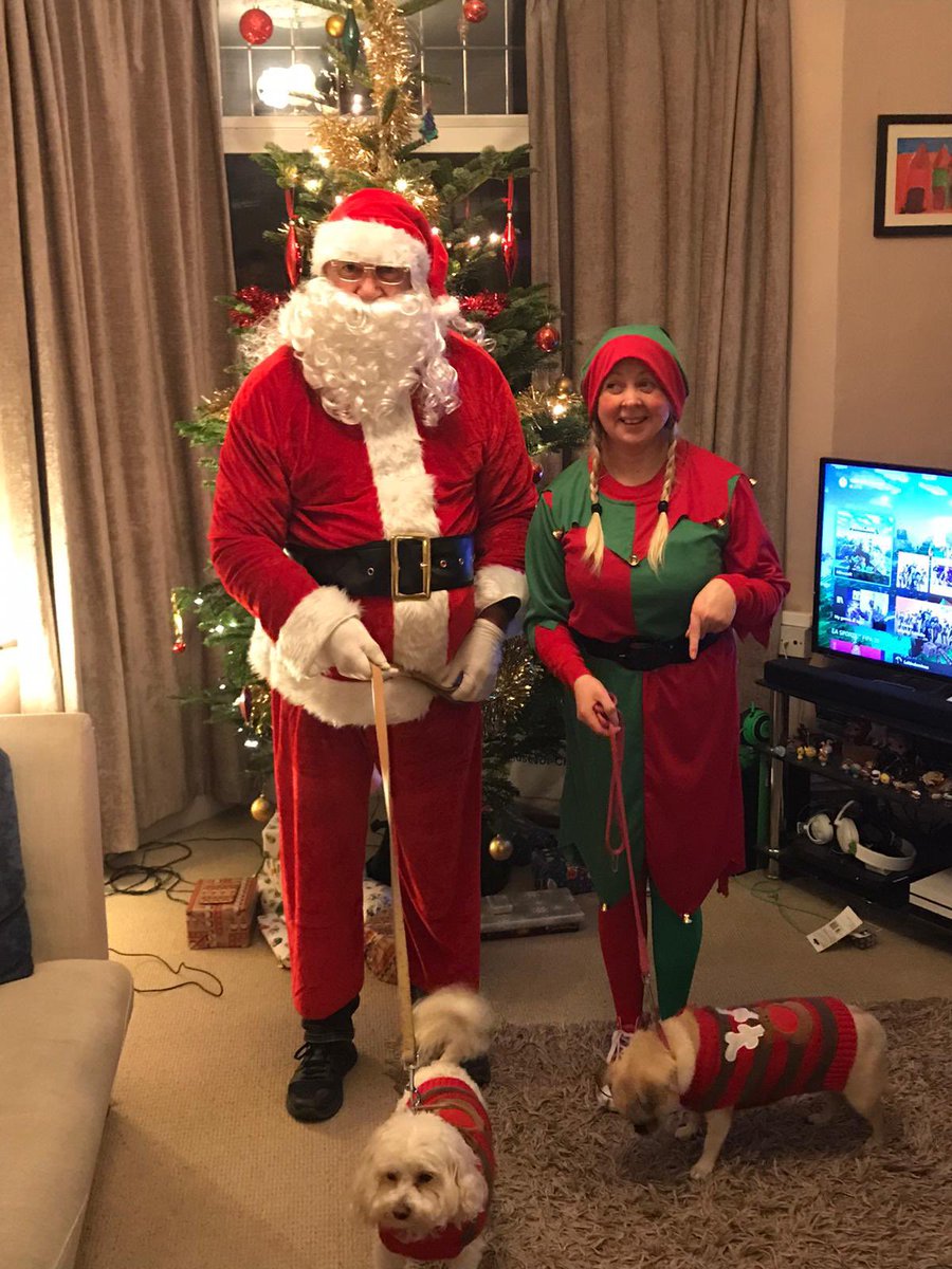 We have a problem...our reindeer have shrunk!! #fatherchristmas #jingletheelf #santaproblems