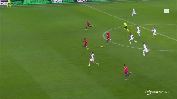 ActuFoot_'s tweet image. Non, Lille n'a pas marqué sur cette action. 

KINGpembe. 💪