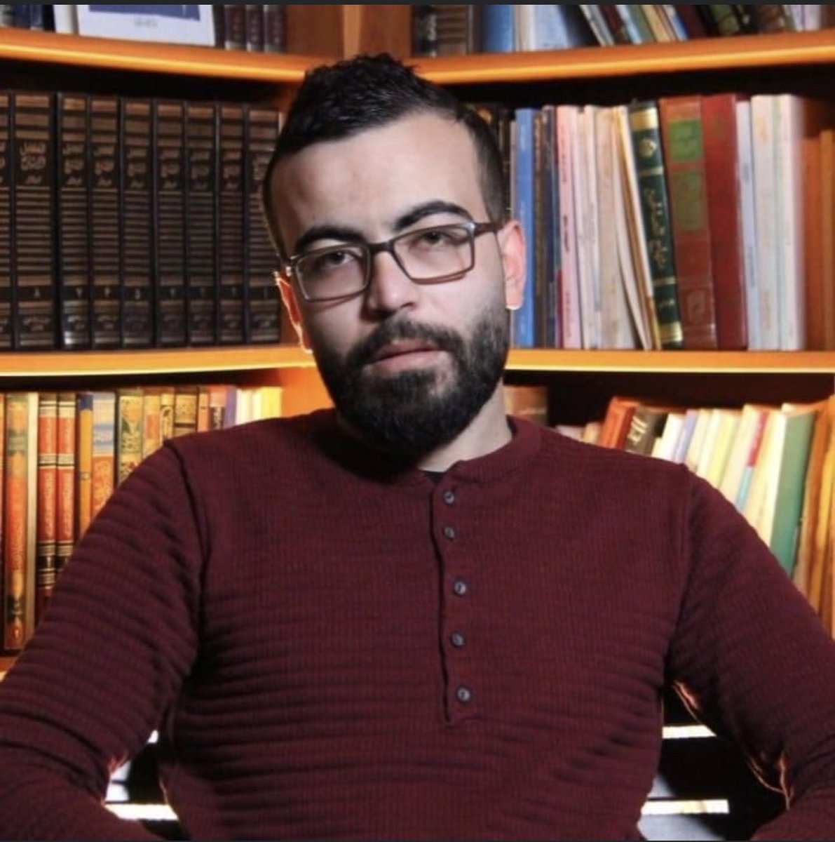 Michelshamoun's tweet photo. @rabihtlais اختفاء الصحافي ربيع طليس منذ ٤ أيام!
ربيع هو صحافي من الطائفة الشيعية ولكن مناهض للحزب وكان يتعرض للكثير من الضغوطات والتهديدات!
#كلنا_ربيع
@LebarmyOfficial 
@LebISF https://t.co/faWuKRqmJa