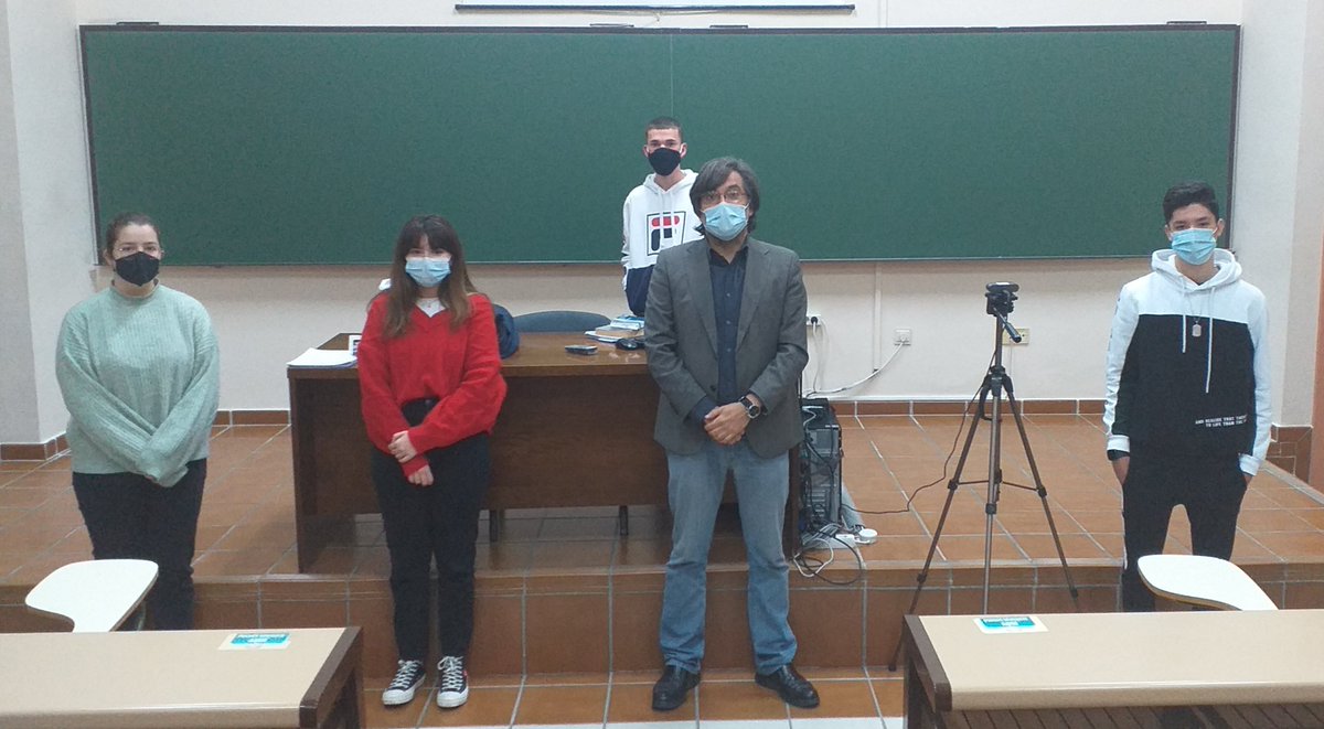 IntDchoUEx's tweet photo. Fotos de grupo de nuestras últimas clases. #UEX #EcoUex https://t.co/FHRzv6BnsW