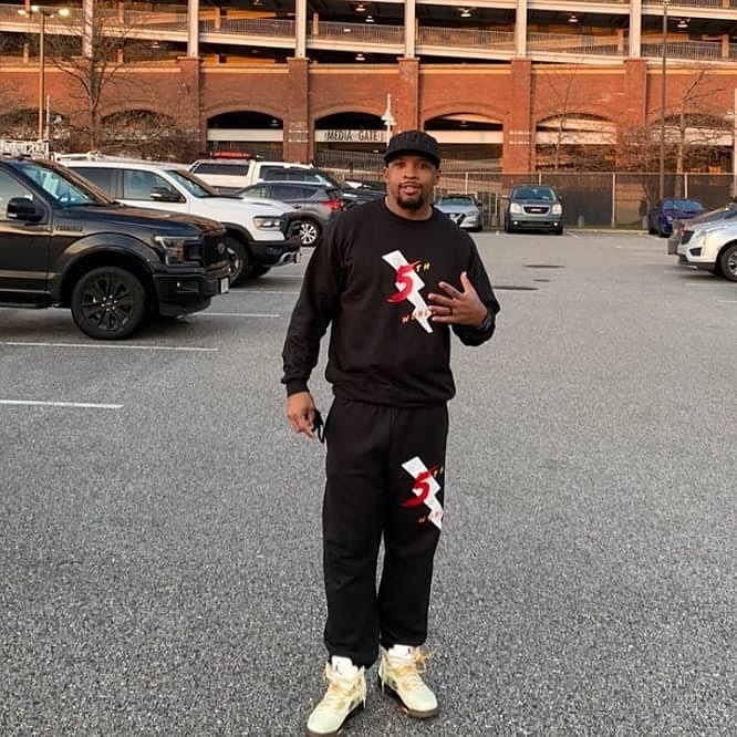 ThePredator48's tweet photo. Always famRT @BlockCeedy: Thank you 2 @Ravens #SpecialTeamHeadCoach @ThePredator48 rockin that #5thWorld #clothing #Baltimore 2 #NewOrleans https://t.co/QgPmhH4WDn