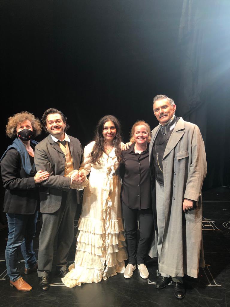 speranzascapp's tweet photo. Happy cast @Liceu_cat after 5th performance of La Traviata @kristinamhkitarian @angelodena @ArturoChaconC #marielambert #davidmcvickar #LaTraviataLiceu https://t.co/8UaMZpf3xW