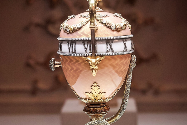 The Duchess of Marlborough Egg is the only large Fabergé egg to have been commissioned by an American, and it is inspired by a Louis XVI clock with a revolving dial. It is similar to the earlier imperial Blue Serpent Clock egg