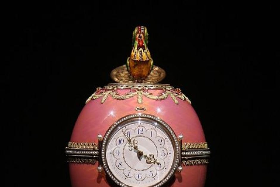 Béatrice Ephrussi de Rothschild presented this egg to Germaine Halphen upon her engagement to Béatrice's younger brother, Édouard Alphonse James de Rothschild