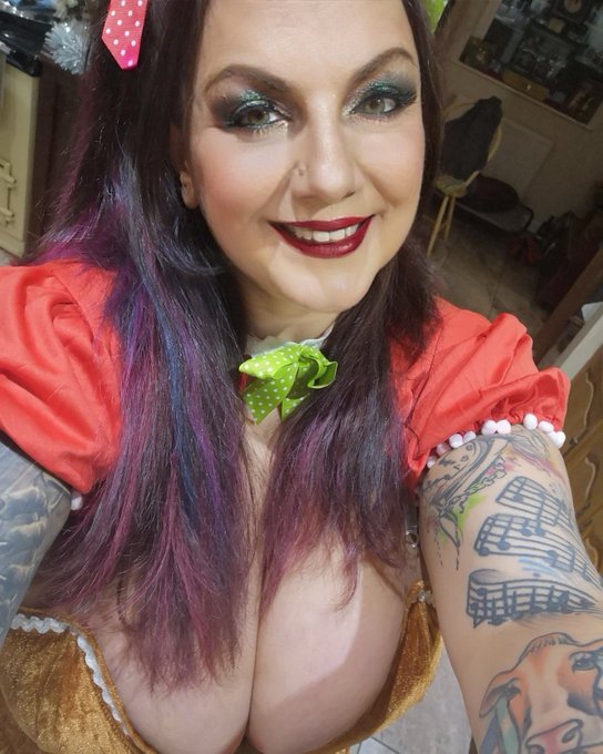 Shooting my 2020 festive set for https://t.co/FeBCarq5fr  Just $4.99 for 1000s of photos and 100s of<a href="/tag/mvsales"class="tags"><span>#mvsales</span></a>