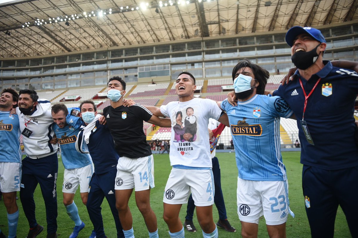 ClubSCristal's tweet photo. ¡SOMOS CAMPEONES OTRA VEZ...!

⭐ 20

Con alegría, con lágrimas en los ojos. ¡SOMOS CAMPEONES! 🏆

@LigaFutProf 

#FuerzaCristal
#SomosFamilia
#AlientaDesdeCasa https://t.co/MGLPFDv6ZO