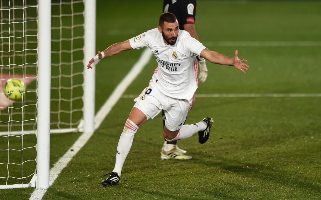 UEFAcom_fr's tweet photo. Meilleurs buteurs 🇫🇷 🇫🇷 🇫🇷 dans un grand championnat étranger ⤵️
1️⃣ Karim @Benzema , 176 ⚽ 🇪🇸
2️⃣ @ThierryHenry 175 ⚽ 🏴
#EibRMA #KBNueve https://t.co/3RZUMFopTj