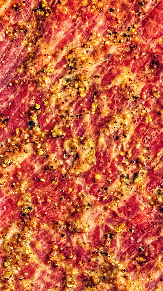 newedist's tweet photo. There’s a big fat brisket under all that onion. #eatsomethingbook https://t.co/ZZa0TGNIX8