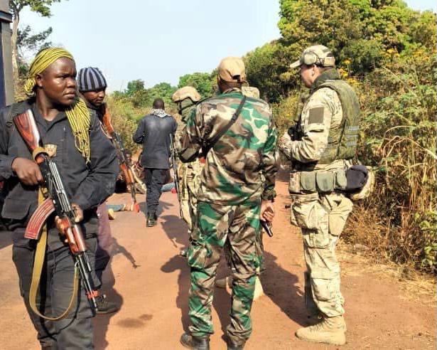 Photos of Russian private military contractors near Bangui who have reportedly been sent to CAR ahead of the presidential elections next week and a renewed offensive by militants near the capitol. 31/ https://t.me/doklad_razvedki/5166 https://t.me/doklad_razvedki/5197