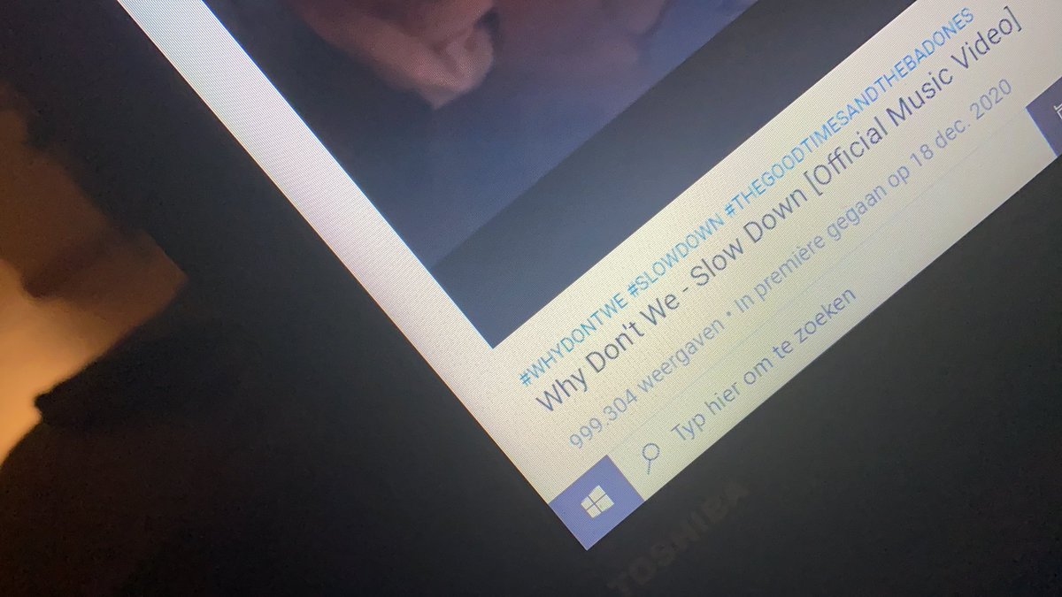 confidentavery's tweet image. 700 VIEWS GUYS OMG