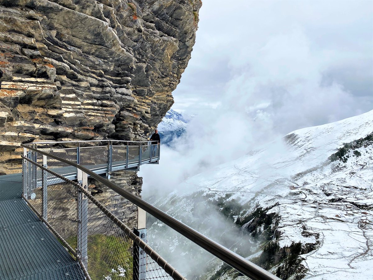 reise_bloggerin's tweet photo. Immediately after breakfast we went to the small mountain village of Grindelwald to explore the First Cliff Walk. #firstcliffwalk #grindelwald #visitswitzerland https://t.co/krokIJqUvE