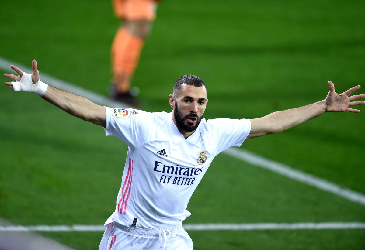 Nabil_djellit's tweet photo. On va parler football dans l'@lequipedusoir on va donc parler #Benzema... #EIBRMA https://t.co/sN0WkaYcf8