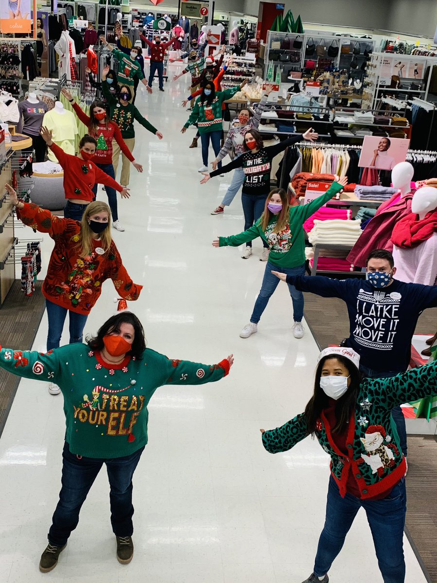 retailLdr_josh's tweet image. We are really sleighing it in our holiday sweaters! 🛷🎯☃️❄️ #TeamTarget #TargetRunAndFUN #Team2729 @Target