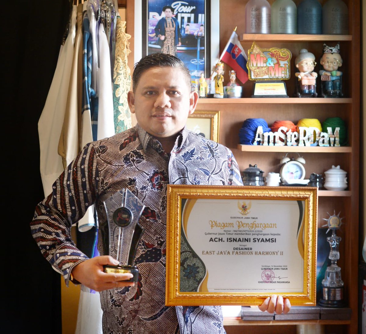 Anak muda BWI satu ini sungguh membanggakan, berbagai Raihan Prestasi serta Apresiasi sdh ia Torehkan, provinsi hingga manca, sdhkah daerah meng_ApresiasiNya.... Sayang, dan Sungguh teramat Sayang.