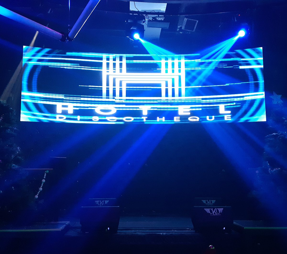 OriginalLimonSL's tweet photo. La última del año en el Hotel Discotheque San Antonio Texas!
•
#findeaño #2020
#HotelDiscotheque
#SanAntonio #Texas
#ElPresenteEsLoQueCuenta https://t.co/ZbduqXy22e