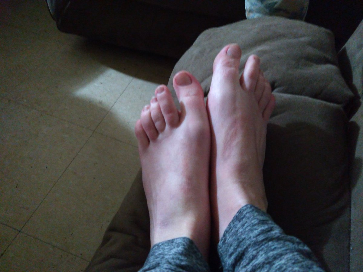 goddess_brae's tweet photo. #findom #footfetish #takesrequest #moneyslaves https://t.co/46VZUTlkm4