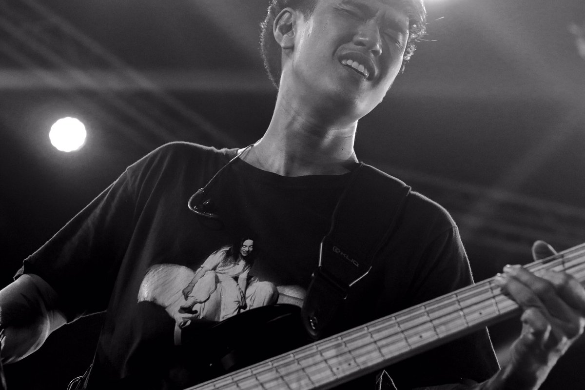AmpAmpp's tweet photo. เป็นมือเบสต้องน่ารักขนาดนี้เลยอ่อ☺️😘
.
.
.
มุมเสยที่ดี😝😝
19.12.63
โรงเหล้าแสงจันทร์
#parkcocktail #ampcct
#cheerscocktail #ยกกล้องให้เอ็มถ่าย https://t.co/kkjy2AZaz2