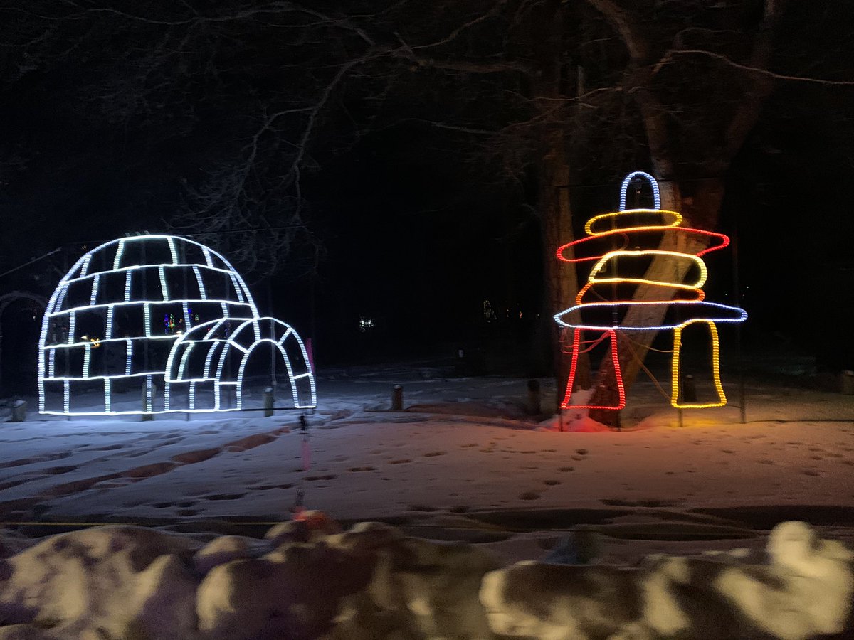 CTVTyler's tweet photo. Christmas spirit seems alive and well in Saskatoon. Beautiful lights display @enchforestyxe. #YXE https://t.co/eXGLgC3kqD