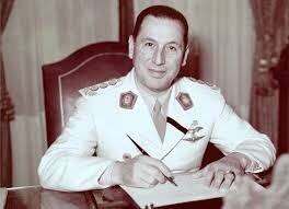 sistomax's tweet photo. Un día como hoy, hace 75 años, el decreto 33.302/45 consagraba nuevos derechos para los trabajadores: aguinaldo, vacaciones pagas, salario mínimo e indemnización por despido. Muchos intentaron reescribir la historia, pero el Pueblo tiene memoria y sabe la verdad: lo hizo Perón. https://t.co/KS41L7vPgl