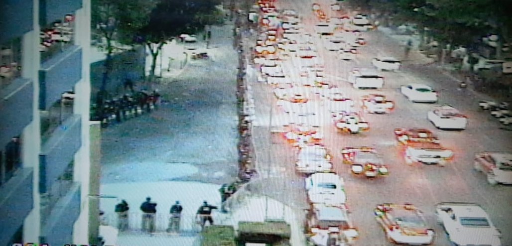 18:17 #PrecauciónVial | Reducción de carriles en Eje 6 Sur a la altura de Holbein por manifestantes #AlternativaVial Millet