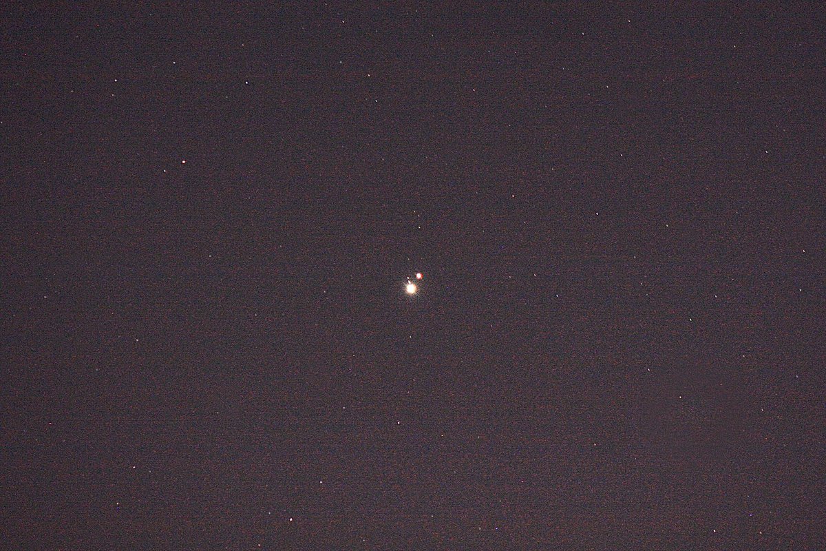 migroja's tweet image. Júpiter y Saturno desde Santiago esta noche. Nótense las lunas de Júpiter.