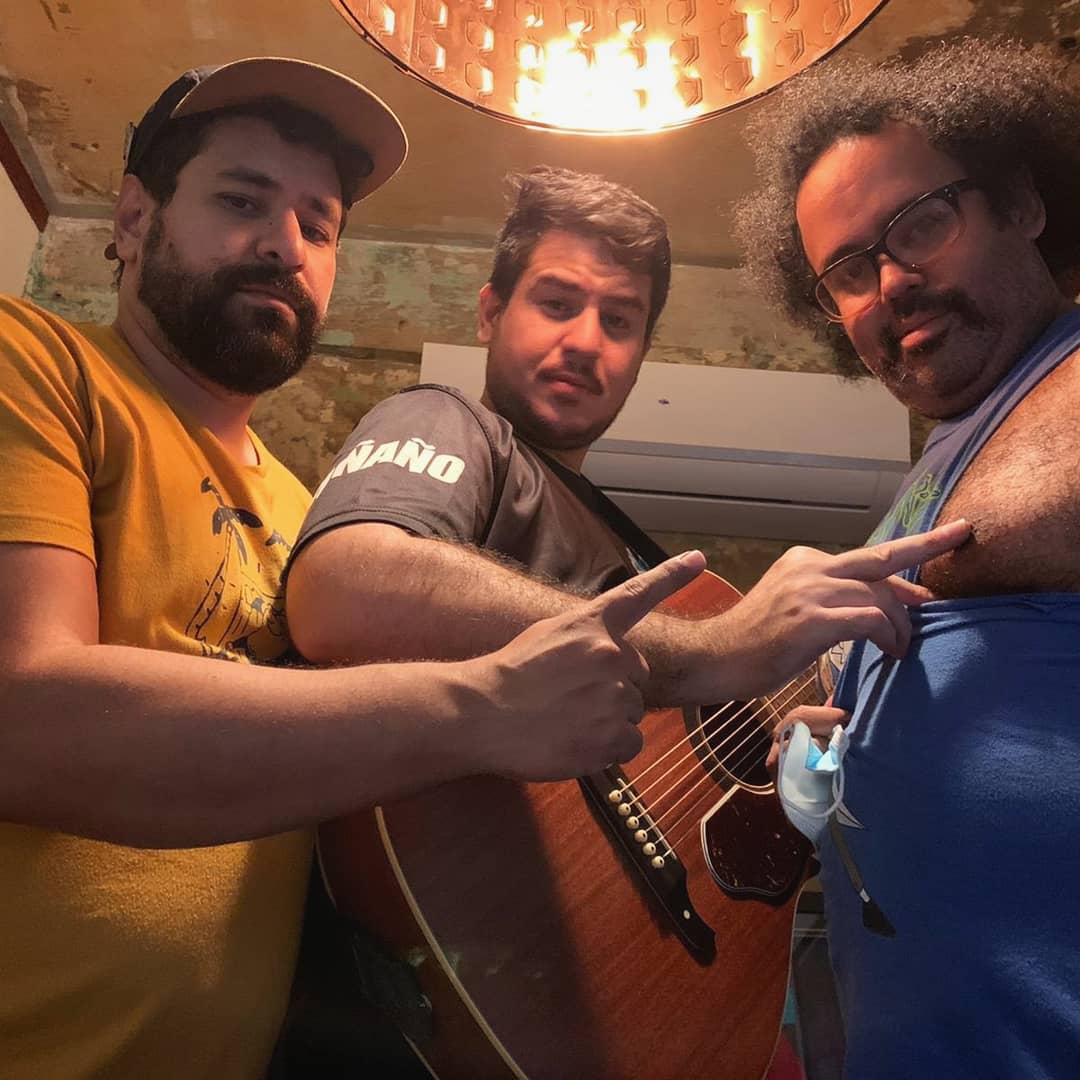 Nos juntamos con <a href="/LacombaCompleta/">Angel Lacomba</a> pa beber pitorro y cantar dembow. Todo quedó documentado en el episodio de esta semana de Comedy Peeps. Ya disponible. Búscanos en Comedypeeps.com 
<a href="/nadiecomolos/">Titito Sánchez</a>