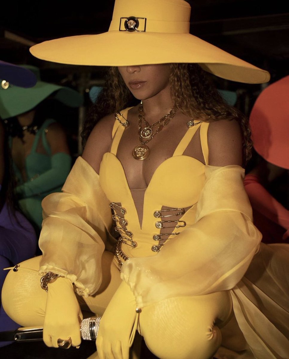 yonceir's tweet photo. Beyoncé is so damn FINE https://t.co/FAlOpcoSts