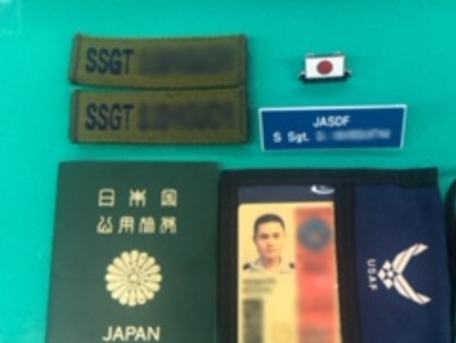 今回は足利地域事務所小野所長が使っていた緑色のパスポートを紹介するよ！「公用旅券と言って、国の要務で外国に赴く際に発行されるよ💡 日本国旗の ...