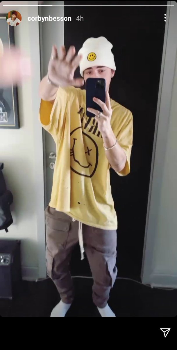 foryouavery20's tweet image. The outfit tho... 🔥🔥
@corbynbesson  #SlowDownVideoParty #SlowDownVideo