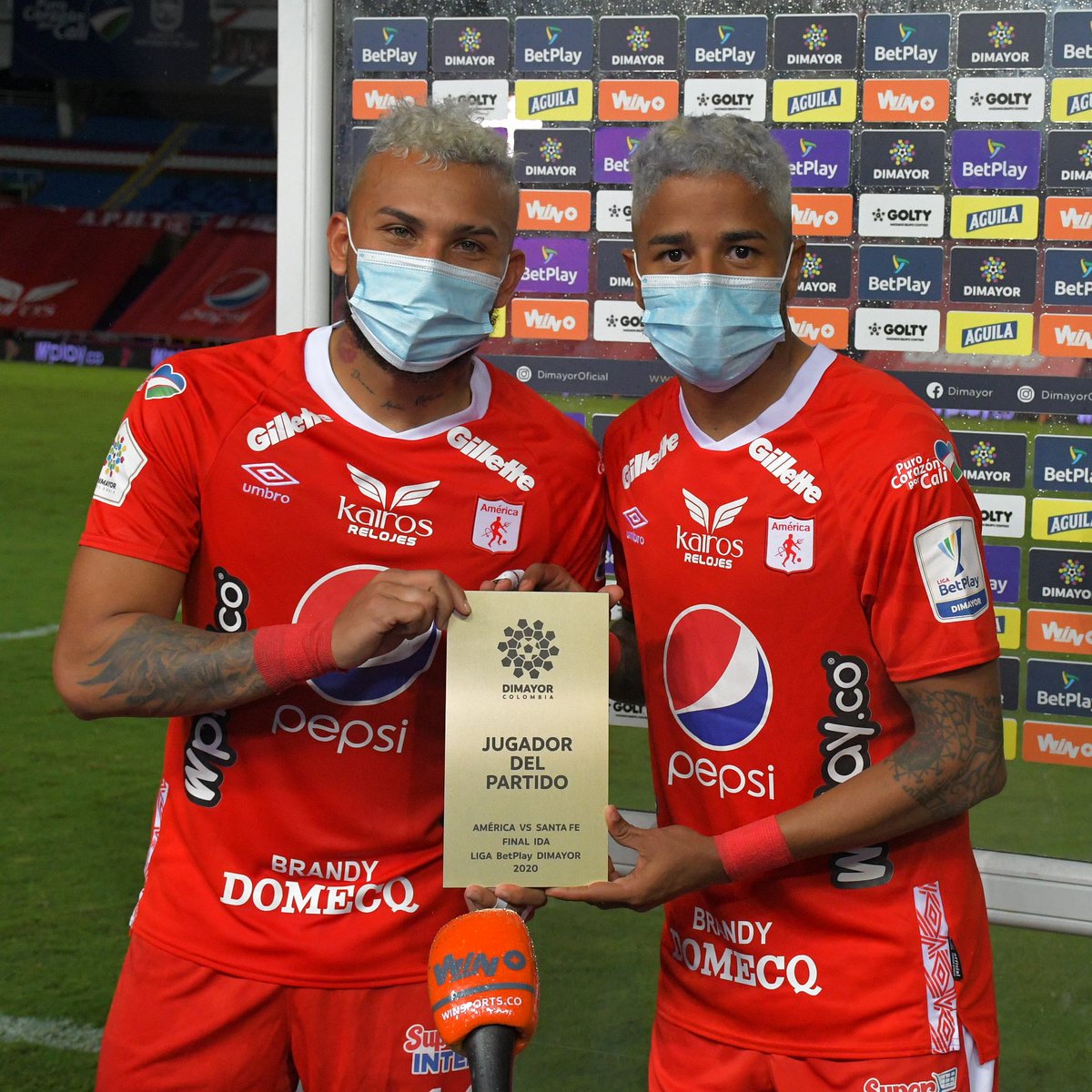 AmericadeCali's tweet photo. ⚽🏃 Yesus Cabrera, autor del primer gol de nuestra goleada 3-0 ante @SantaFe, fue elegido como la figura del primer partido de la gran final. 👏 https://t.co/dkdHzbnSY8