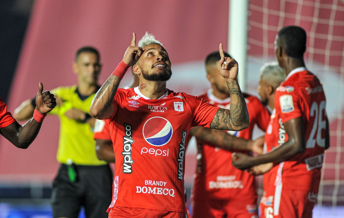 ClaraLuzRoldan's tweet photo. ¡Estoy feliz, muy feliz! Como estamos todos los hinchas del @AmericadeCali. No solo ganamos, goleamos y estamos muy cerca del bicampeonato. Ahora, esperamos que la alegría sea completa, que se celebre con mesura, que demos ejemplo de buen comportamiento. Somos #ValleInvencible. https://t.co/6IOMQBEF3W