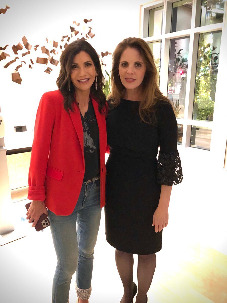 drsimonegold's tweet photo. When asked why South Dakota did so much better than other states @govkristinoem explained that in addition to learning the medical facts, she consulted with constitutional and legal experts to learn what she was legally permitted to do. https://t.co/LOBzlhjuzA