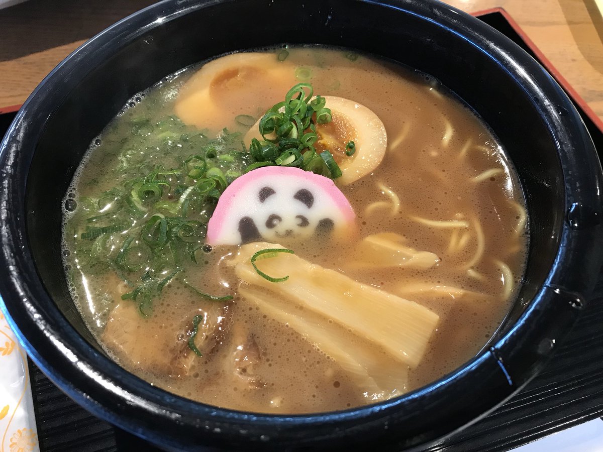 むぎしゃむ 朝夜イラスト 毎日ご飯 A Twitter アドベンチャーワールドで 和歌山ラーメンです パンダかまぼこが可愛い スープは豚骨醤油です 外が寒いからかとても美味しく感じました むぎしゃむ 朝夜イラスト 毎日ご飯 A Twitter アドベンチャーワールドで 和歌山ラーメンです パンダかまぼこが可愛い スープは豚骨醤油です 外が寒いからかとても美味しく感じました