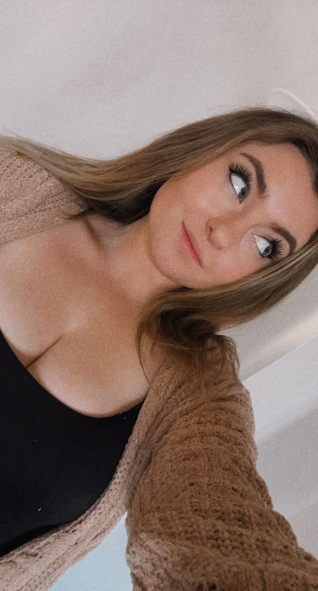 Carlyintheecity's tweet photo. #CollegeStudent #collegegirl #collegebabies #collegelife #thriving #livingmybestlife https://t.co/eRPcUQvzX6