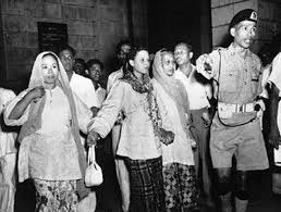 Viral mengenai Illi Najwa berkahwin dengan kapten pasukan Hoki India. Syukur, laporan media kata beliau tidak murtad seperti yang didakwa. Suaminya telah memeluk Islam. Masalahnya, liberal pertikaikan concern umat Islam. Perkenalkan kisah Natrah untuk jelaskan pov kami.  #thread